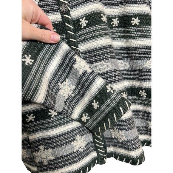 VTG Snowflake Winter Knit Button Fall Holiday Green Cardigan Hand Embroidered Sm - Picture 9 of 13